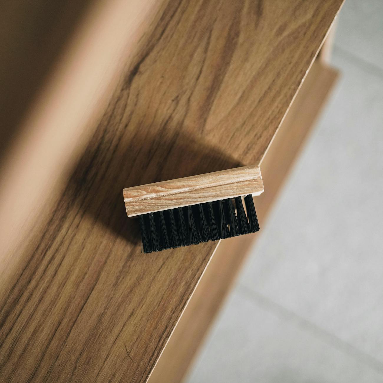 Brosse vaisselle avec réservoir savon